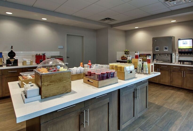 Отель Hampton Inn & Suites Southport