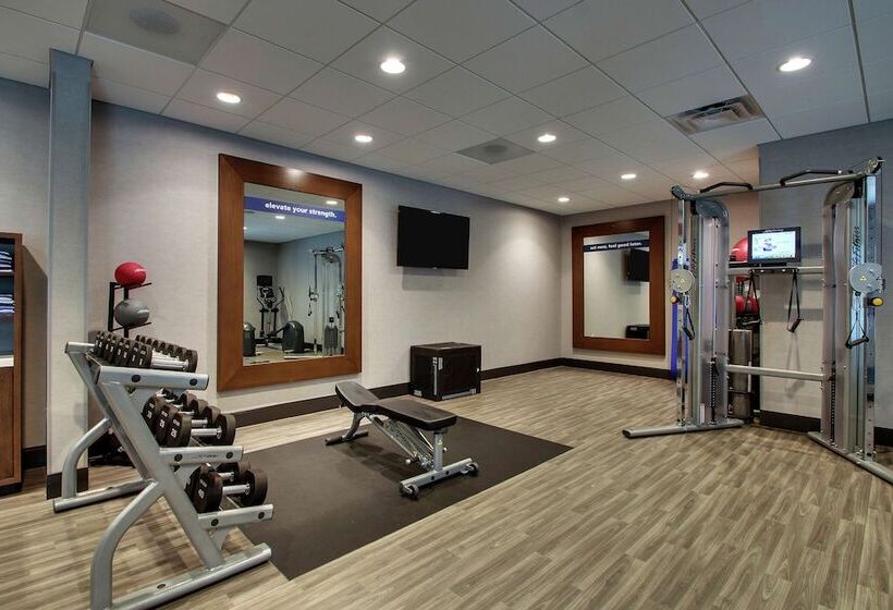 Отель Hampton Inn & Suites Southport