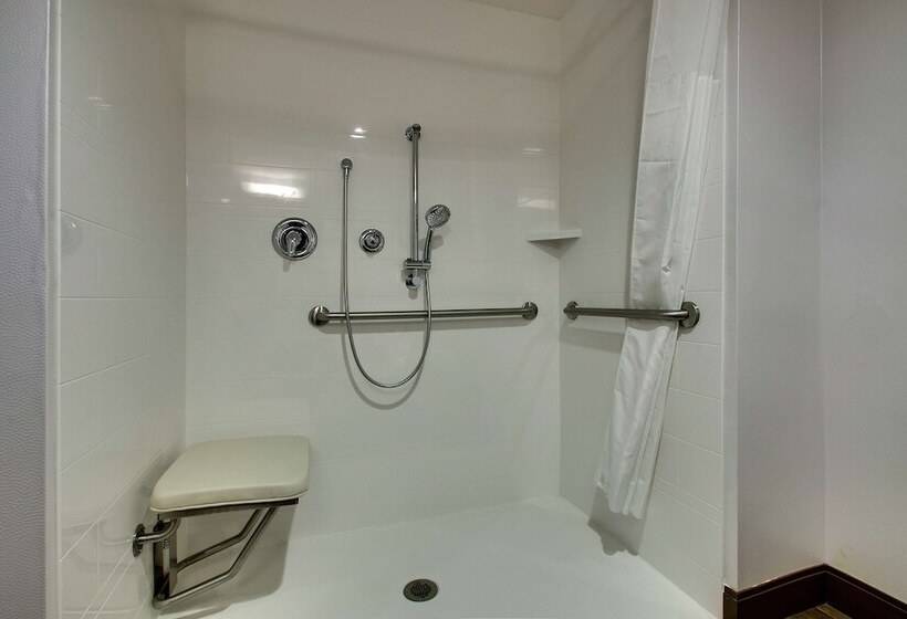 Отель Hampton Inn & Suites Southport