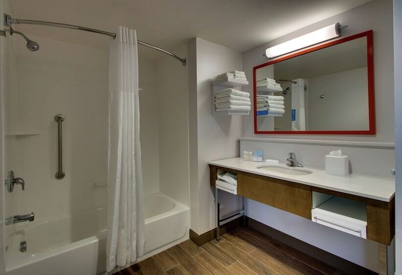 Отель Hampton Inn & Suites Southport