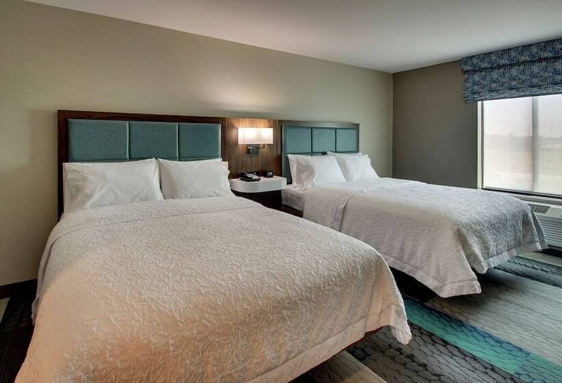 Отель Hampton Inn & Suites Southport