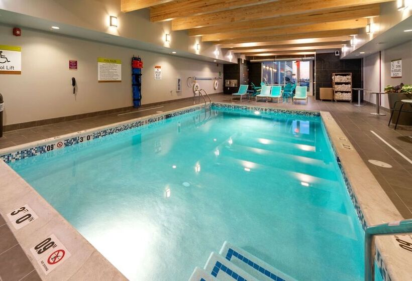 בית מלון כפרי Home2 Suites By Hilton Newark Airport