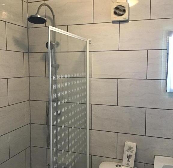 بنسيون Anglebury House