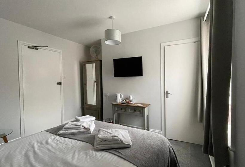 بنسيون Anglebury House