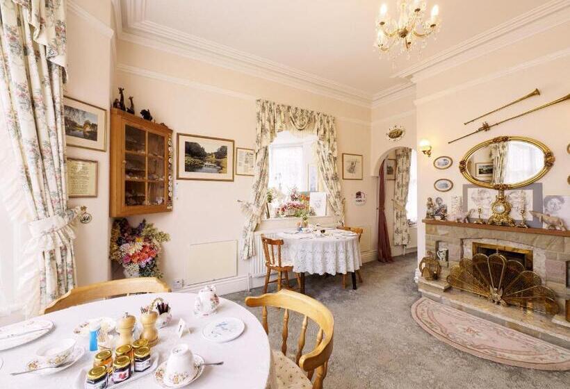 پانسیون Braemar Guest House