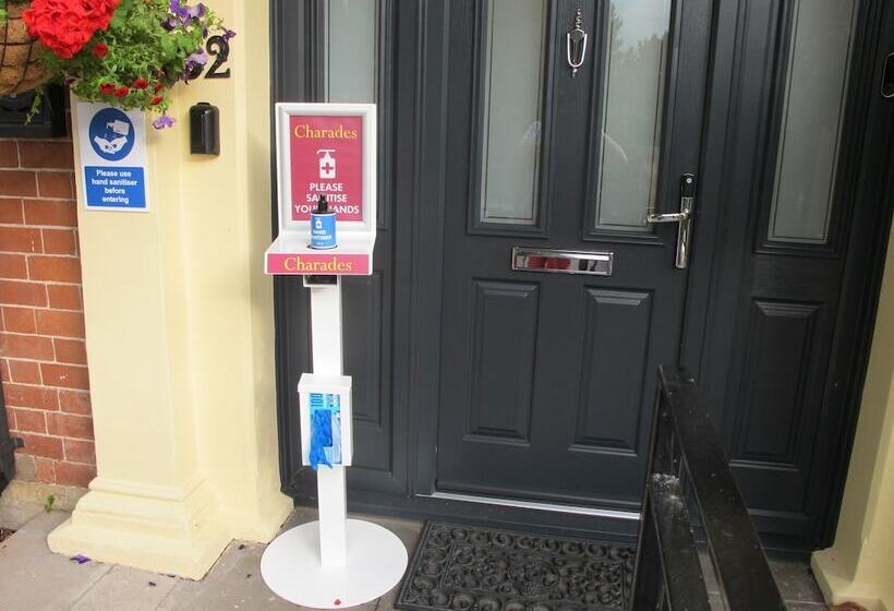 بنسيون Charades Guest House