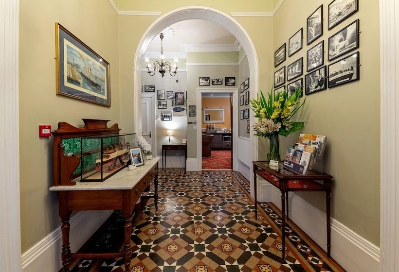 بنسيون Charades Guest House