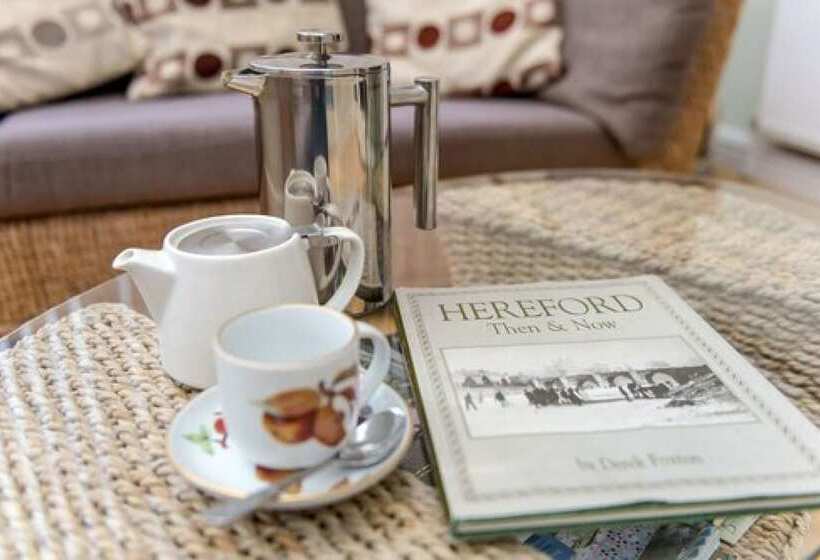 بنسيون Charades Guest House