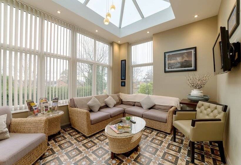 بنسيون Charades Guest House