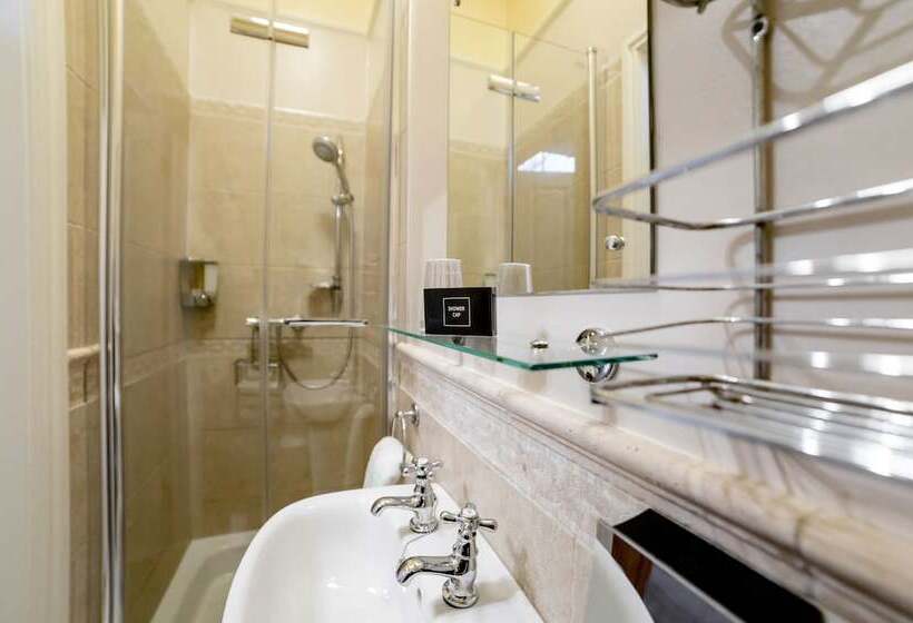 بنسيون Charades Guest House