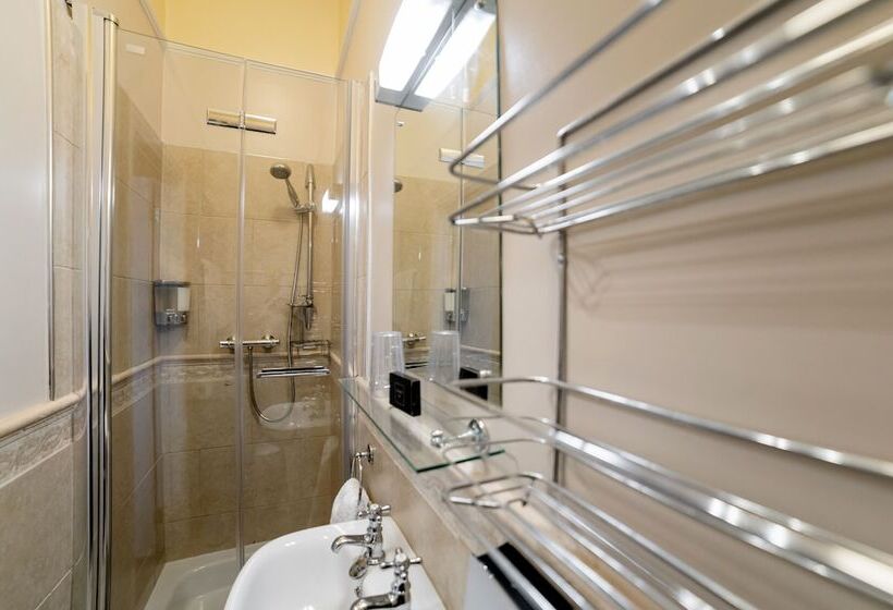 بنسيون Charades Guest House