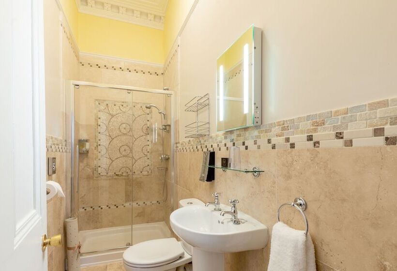 بنسيون Charades Guest House