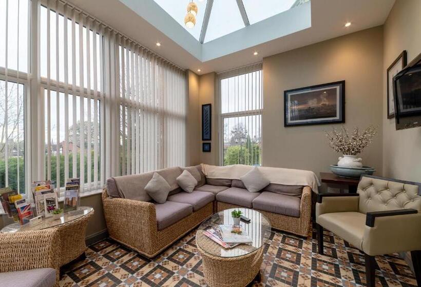 بنسيون Charades Guest House