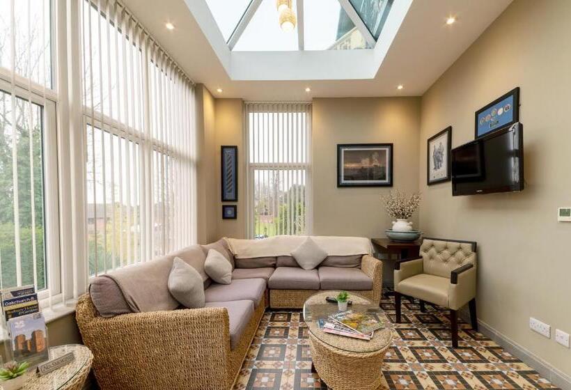 بنسيون Charades Guest House