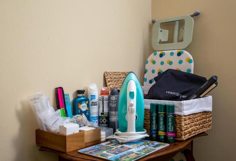 بنسيون Crossways Guest House