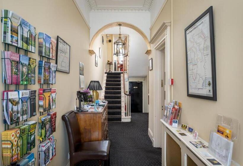 بنسيون Crossways Guest House