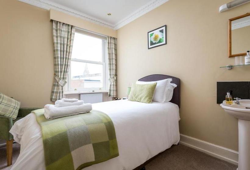 بنسيون Crossways Guest House