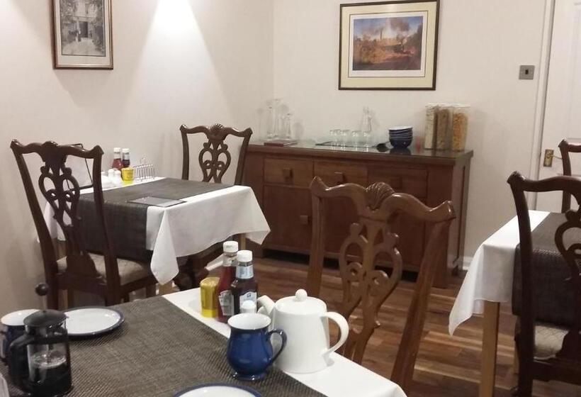 Пансион Denham Guest House