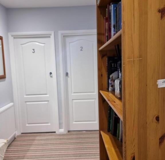 Пансион Denham Guest House