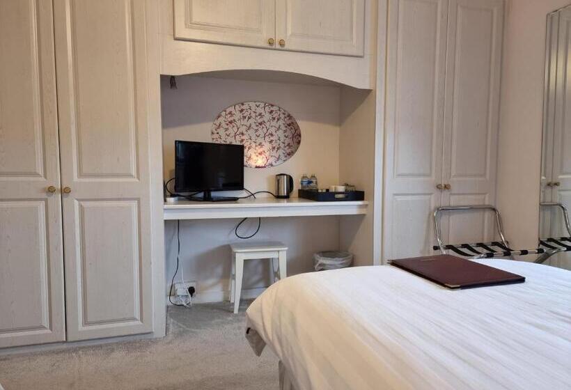 Пансион Denham Guest House