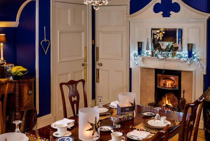 פנסיון Fauhope Country House