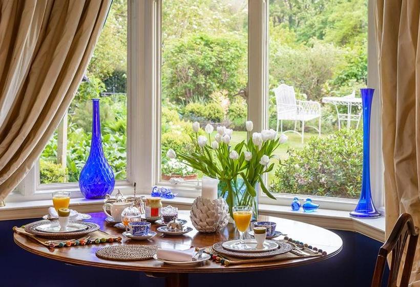 פנסיון Fauhope Country House