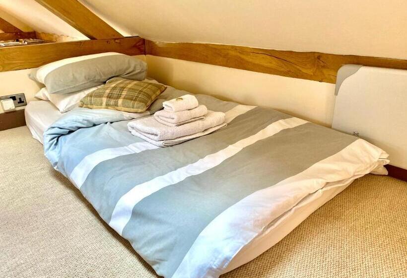 פנסיון Greencourt Loft   The Cotswold Way, Stroud