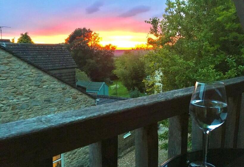 פנסיון Greencourt Loft   The Cotswold Way, Stroud