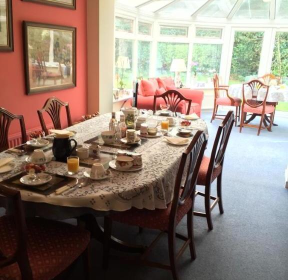 Пансион Kingswood Cottage