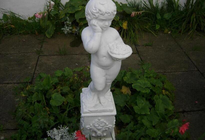 Пансион Longfield Guest House