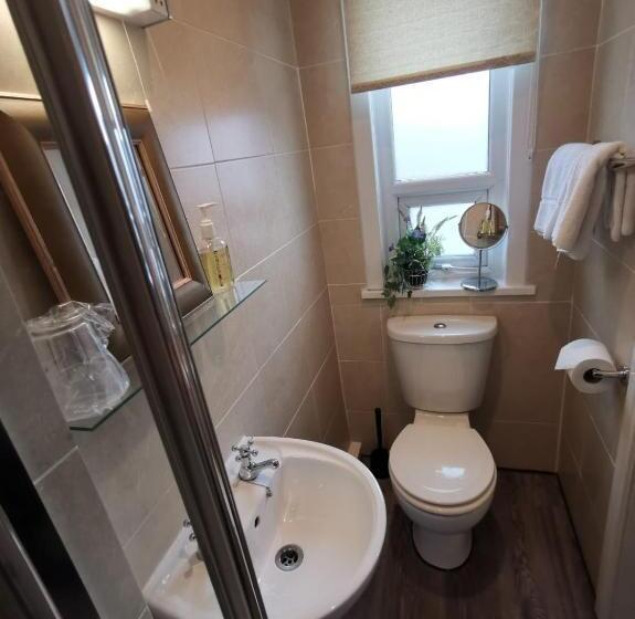 بنسيون Pilkingtons Guest House Accrington