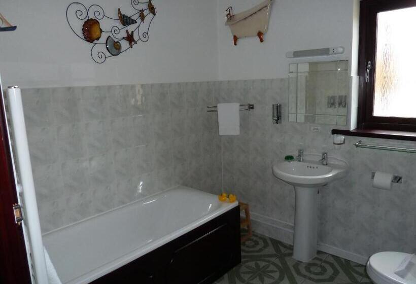 פנסיון Smithy Lodge Guest House