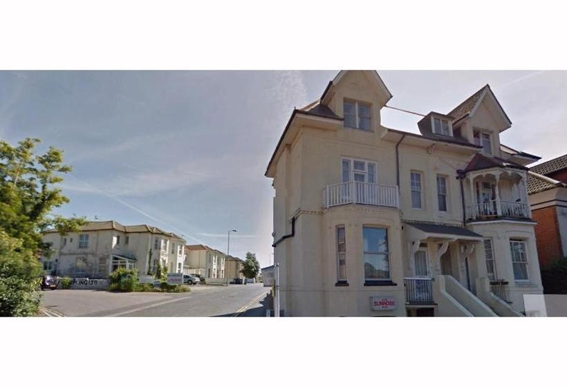 بنسيون Sunrose Guest House