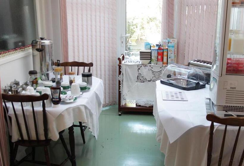 بنسيون Tanamara Guest House