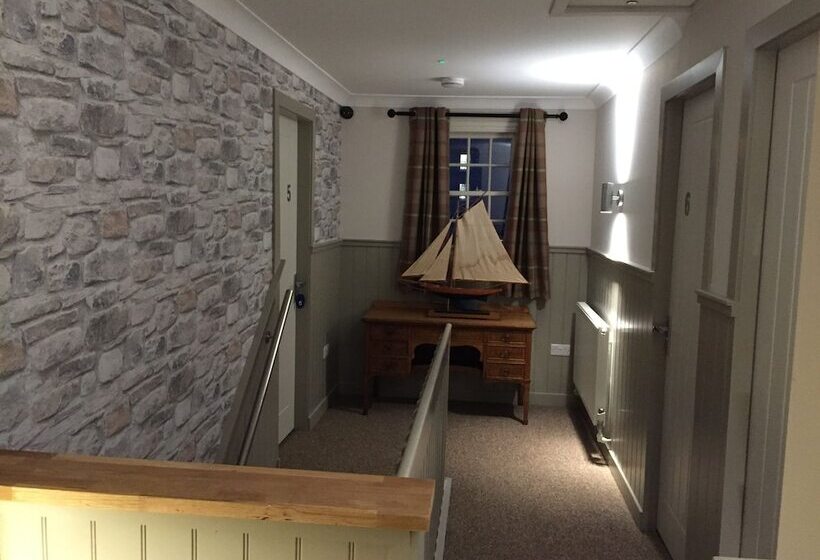 بنسيون The Harbour Guest House