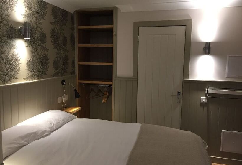 بنسيون The Harbour Guest House