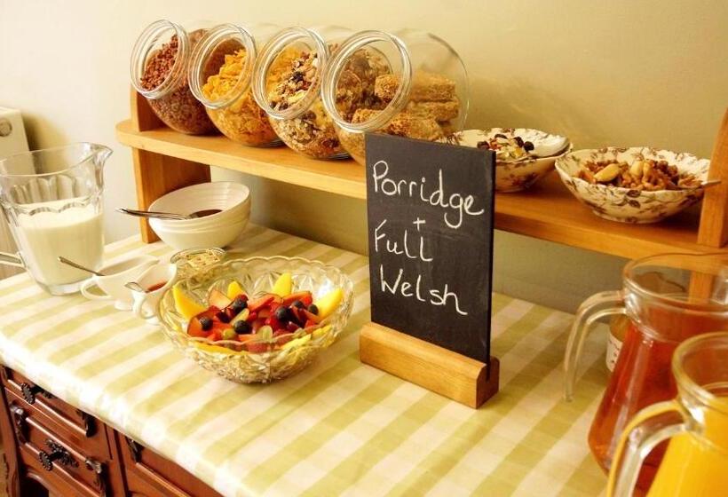 膳宿费 The Lychgate