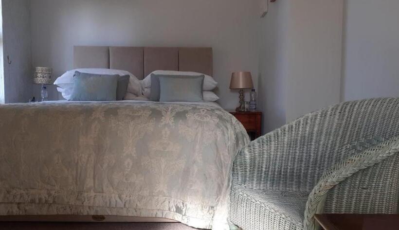 膳宿费 The Lychgate