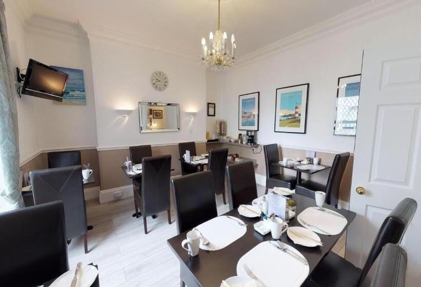 پانسیون The Tudor Guest House