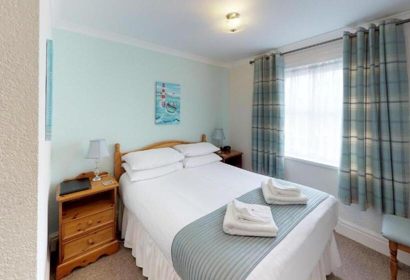 پانسیون The Tudor Guest House