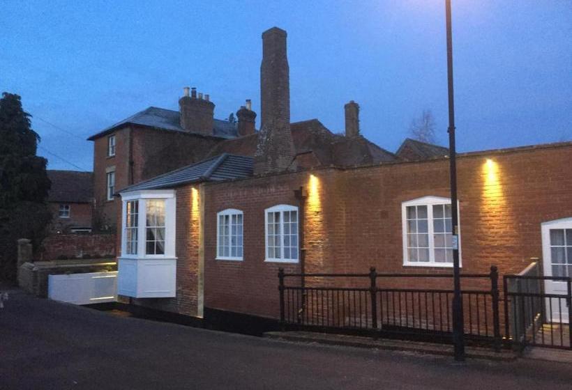 Пансион Three Crowns Guest House