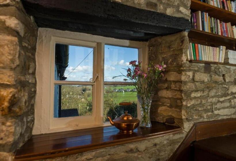 פנסיון Willance House Guest House