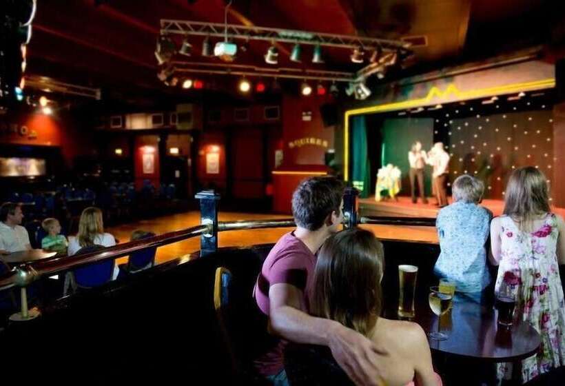 リゾートホテル Trelawne Manor Holiday Park