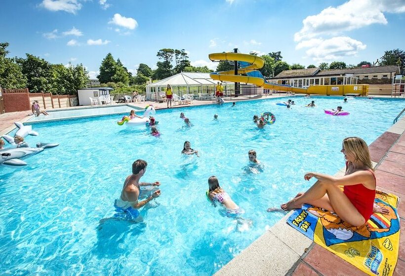 리조트 Trelawne Manor Holiday Park