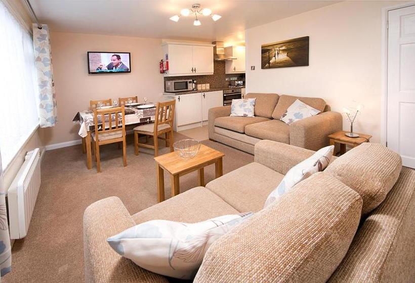 리조트 Trelawne Manor Holiday Park
