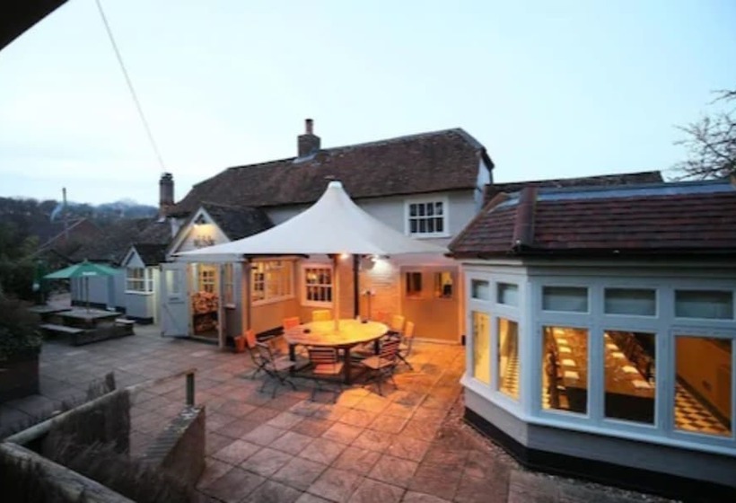 Общежитие The Bunk Inn