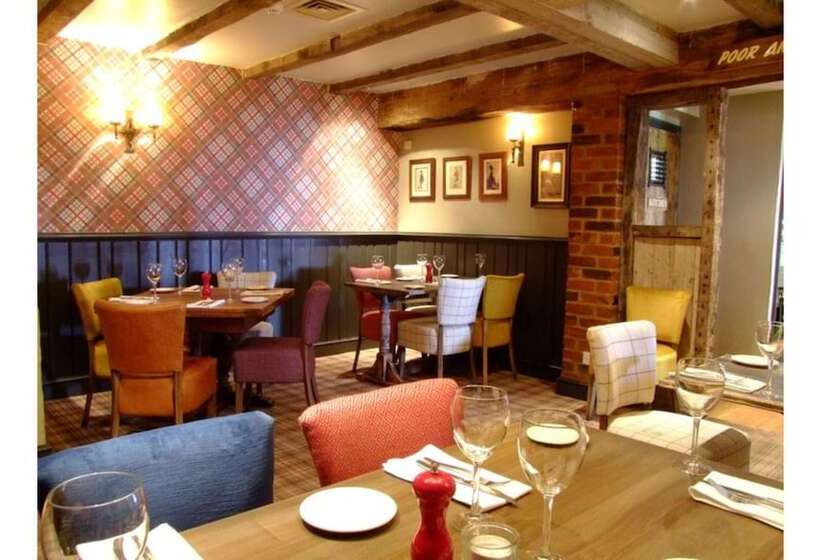 호스텔 The Crown Pub, Dining & Rooms