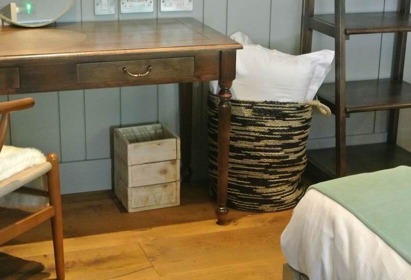 호스텔 The Crown Pub, Dining & Rooms