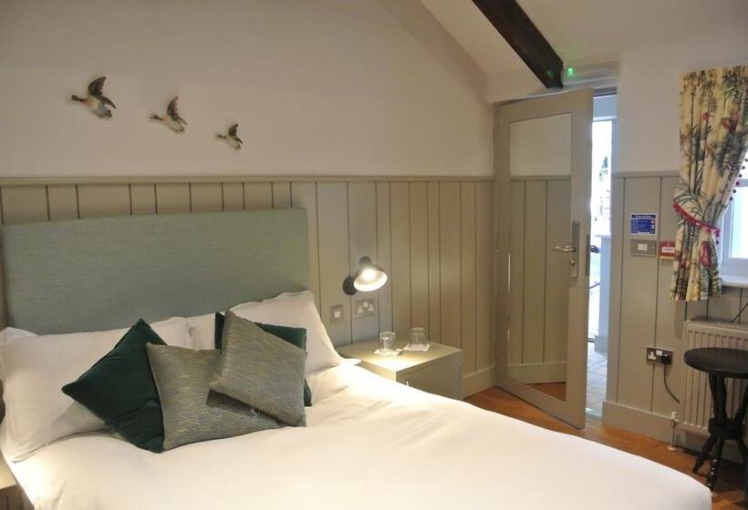 호스텔 The Crown Pub, Dining & Rooms