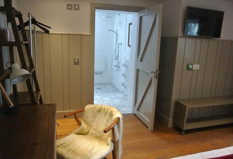 호스텔 The Crown Pub, Dining & Rooms